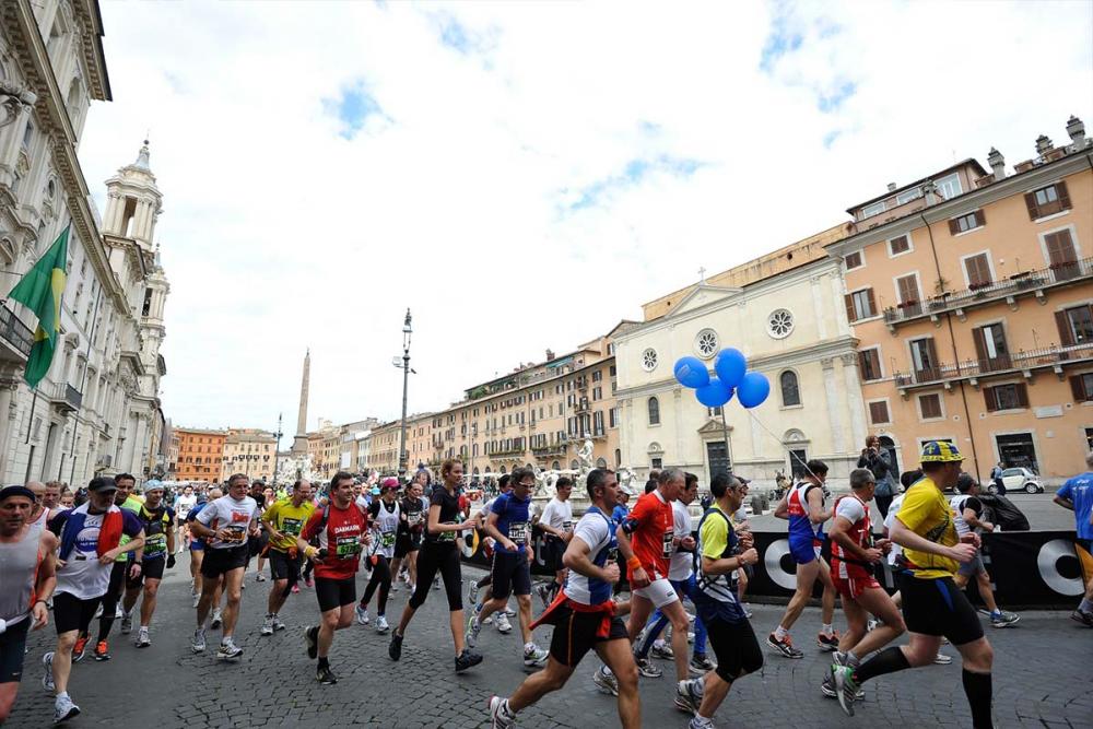 Maratona di Roma, il fascino della città eterna per quella che era una delle più importanti Maratone d’Europa. Storia di una corsa tra eroi e curiosità.