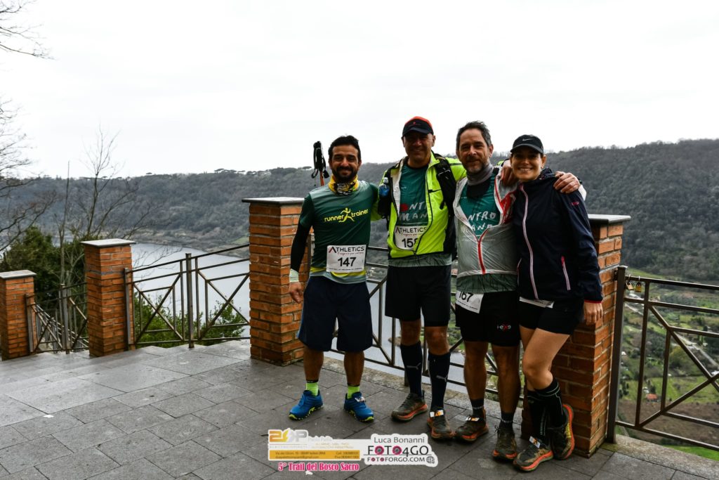 Atleti Runner Trainer al trail del bosco sacro